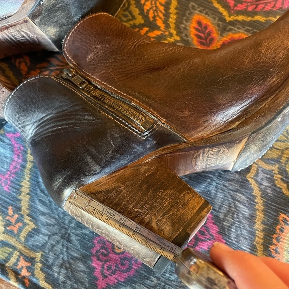 BedStu Yell Boots size 10 Black Cognac Worn once. Designed to look distressed. - Picture 5 of 9
